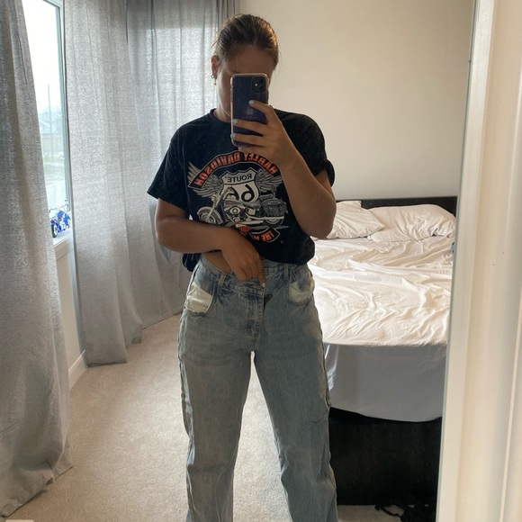 Reigning queen cross over jeans with side slit. Size S (4-6) - Picture 2 of 5